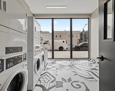 2605 Snyder Avenue - Photo Thumbnail 9