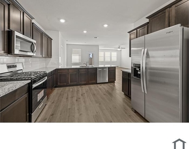 7420 Alfriston Place - Photo Thumbnail 10