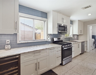 2712 Beechmont Place - Photo Thumbnail 20