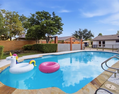 2712 Beechmont Place - Photo Thumbnail 6