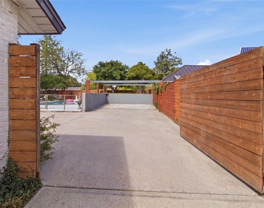 2712 Beechmont Place - Photo Thumbnail 10