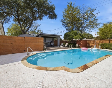 2712 Beechmont Place - Photo Thumbnail 5