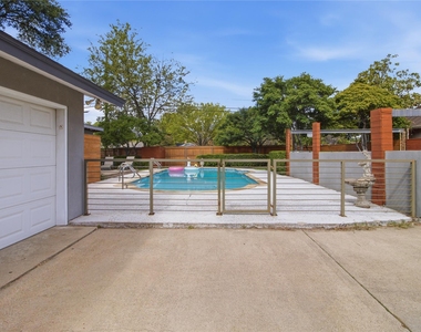 2712 Beechmont Place - Photo Thumbnail 9