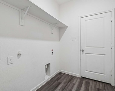 8360 Stovepipe Drive - Photo Thumbnail 28