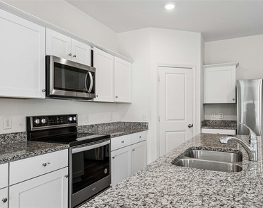 8360 Stovepipe Drive - Photo Thumbnail 10