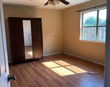 743 Price Drive - Photo Thumbnail 1