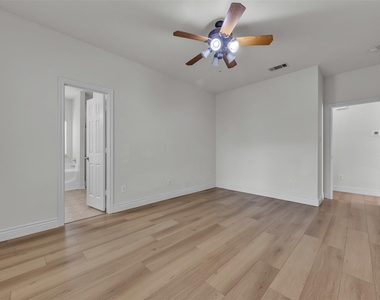 9924 Lexington Drive - Photo Thumbnail 13