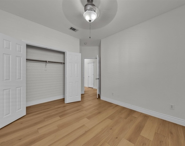 9924 Lexington Drive - Photo Thumbnail 28