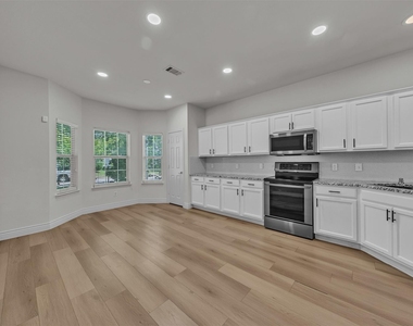 9924 Lexington Drive - Photo Thumbnail 6