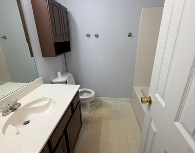 1026 Port Aransas Drive - Photo Thumbnail 4