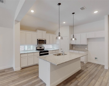 272 Tallgrass Drive - Photo Thumbnail 3