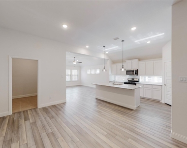 272 Tallgrass Drive - Photo Thumbnail 4