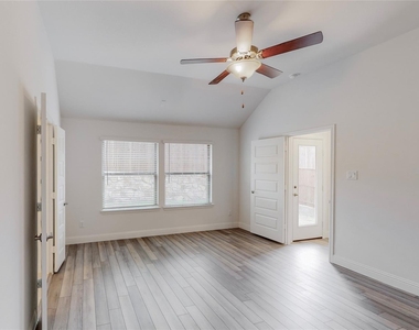 272 Tallgrass Drive - Photo Thumbnail 10