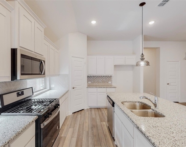 272 Tallgrass Drive - Photo Thumbnail 6