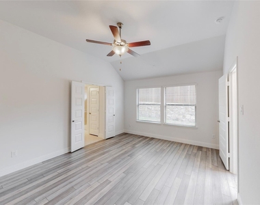 272 Tallgrass Drive - Photo Thumbnail 9