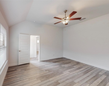 272 Tallgrass Drive - Photo Thumbnail 11