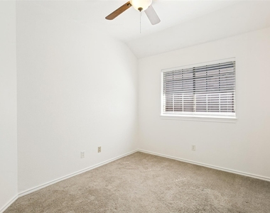 513 Creek Court - Photo Thumbnail 8