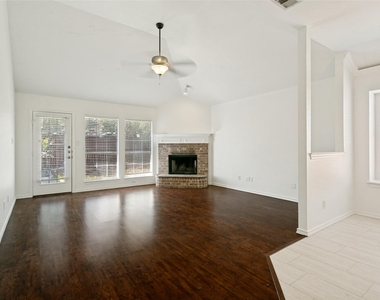 513 Creek Court - Photo Thumbnail 2
