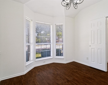 513 Creek Court - Photo Thumbnail 1