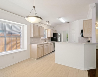513 Creek Court - Photo Thumbnail 4