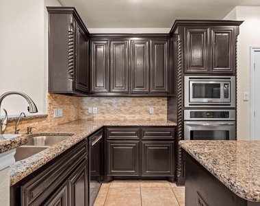10437 Chantry Lane - Photo Thumbnail 5