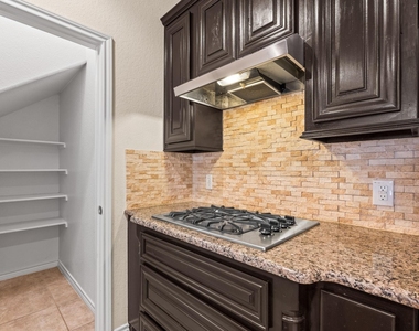 10437 Chantry Lane - Photo Thumbnail 6