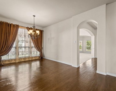 10437 Chantry Lane - Photo Thumbnail 12