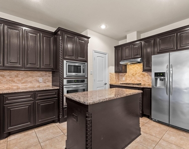 10437 Chantry Lane - Photo Thumbnail 2