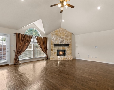 10437 Chantry Lane - Photo Thumbnail 9