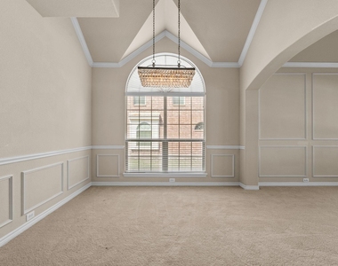10437 Chantry Lane - Photo Thumbnail 4