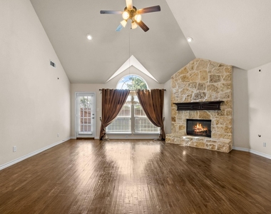 10437 Chantry Lane - Photo Thumbnail 3