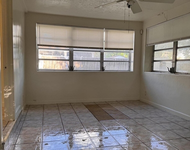 1148 Arizona Avenue - Photo Thumbnail 15