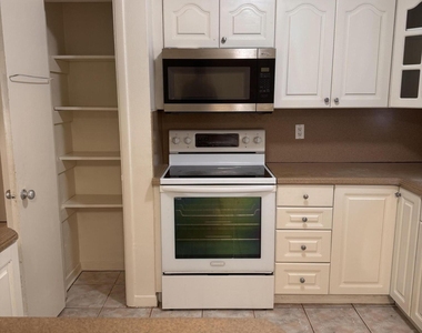 1148 Arizona Avenue - Photo Thumbnail 12