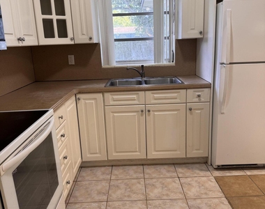 1148 Arizona Avenue - Photo Thumbnail 11