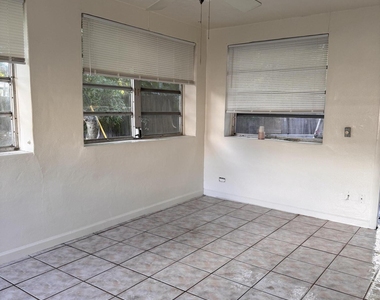1148 Arizona Avenue - Photo Thumbnail 14