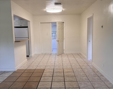 1148 Arizona Avenue - Photo Thumbnail 5
