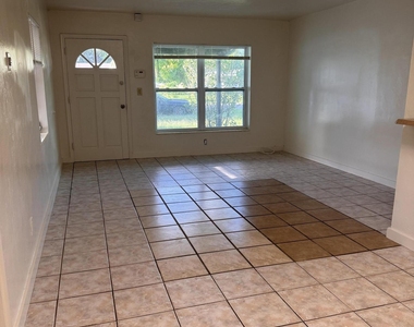 1148 Arizona Avenue - Photo Thumbnail 2