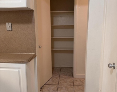1148 Arizona Avenue - Photo Thumbnail 13