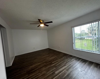 2600 Fiore Way - Photo Thumbnail 9