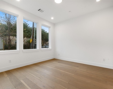 3915 N Hall Street - Photo Thumbnail 7