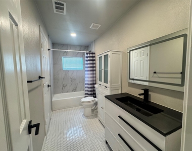 2707 Cross Street - Photo Thumbnail 9