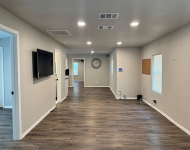 2707 Cross Street - Photo Thumbnail 2