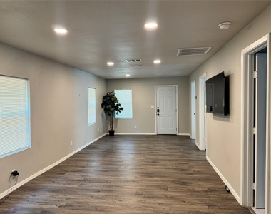 2707 Cross Street - Photo Thumbnail 1