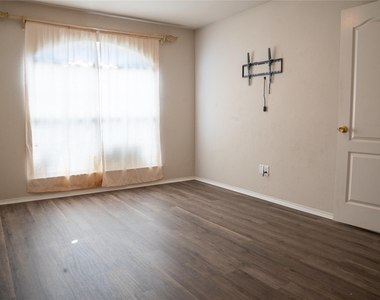 1445 Gatlinburg Circle - Photo Thumbnail 9