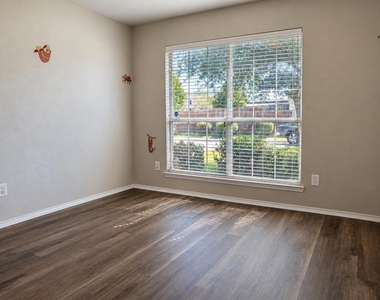 1445 Gatlinburg Circle - Photo Thumbnail 7