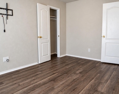1445 Gatlinburg Circle - Photo Thumbnail 8