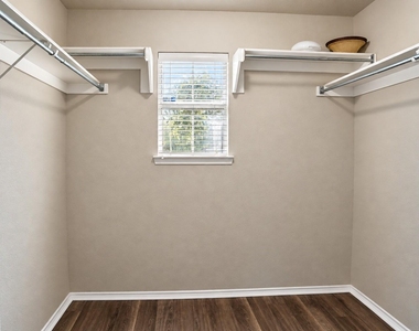 1445 Gatlinburg Circle - Photo Thumbnail 13