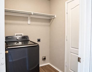 1445 Gatlinburg Circle - Photo Thumbnail 18