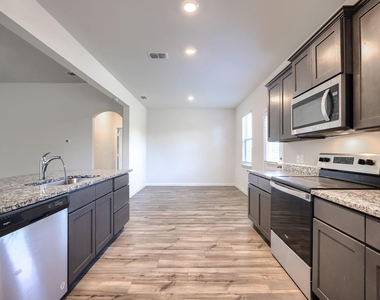 2030 Belmont Drive - Photo Thumbnail 8