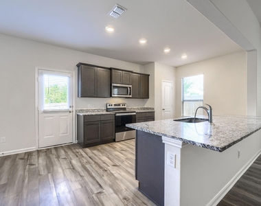 2030 Belmont Drive - Photo Thumbnail 6
